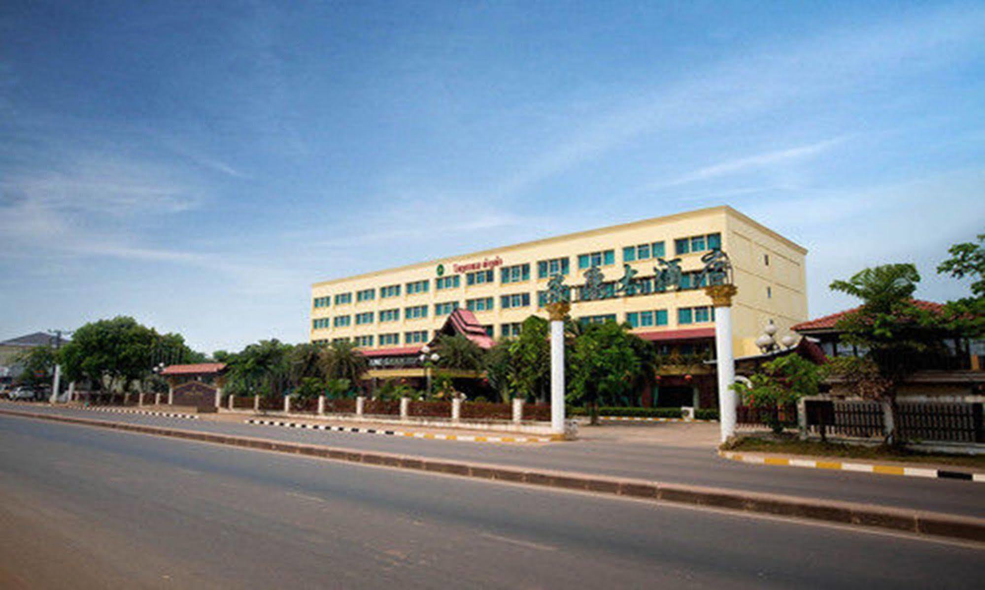 Angkham Hotel Wientian Zewnętrze zdjęcie